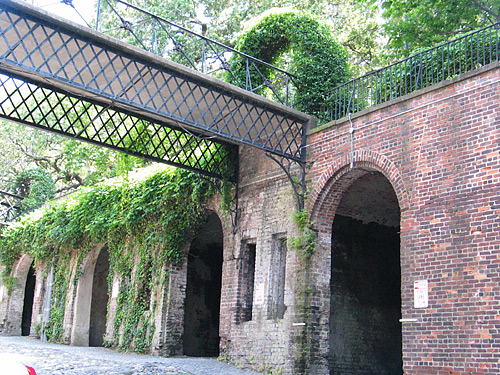 Walkways connecting the city to the cotton storehouses along the river.